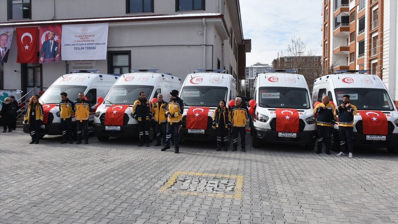 Malatya'ya 9 Ambulans ve 6 Araç Gönderildi