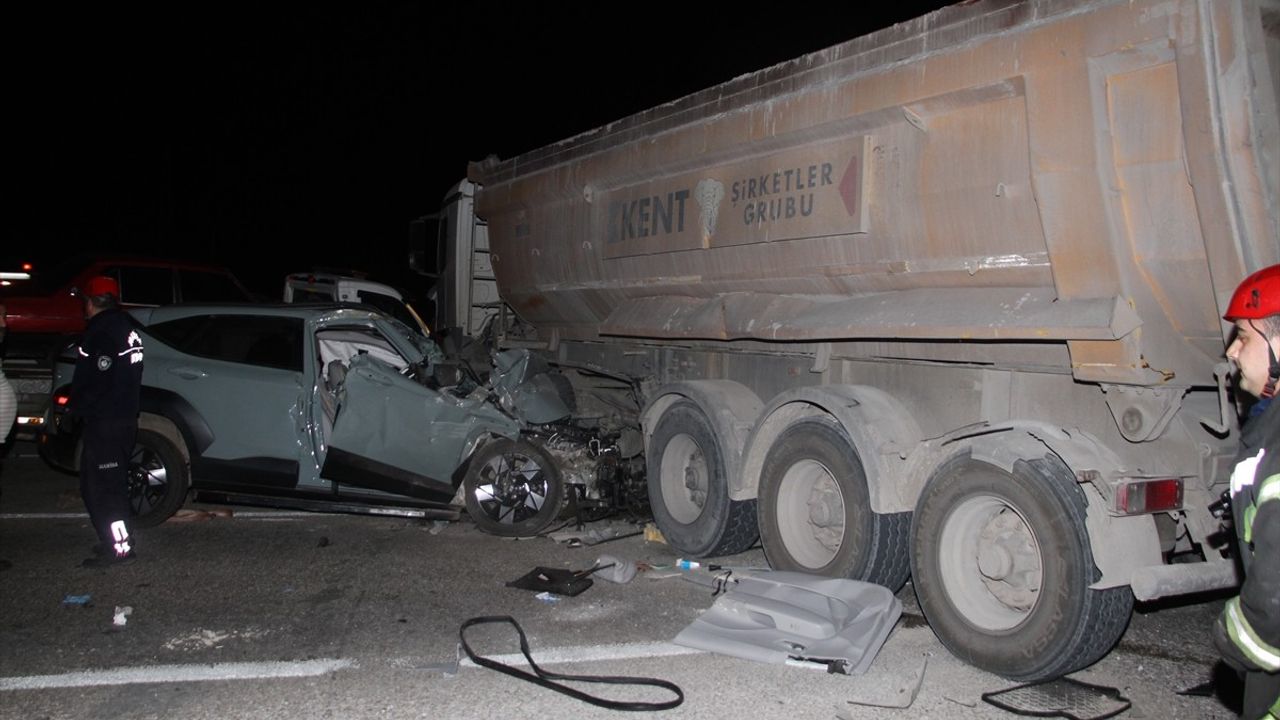 Manisa'da Feci Trafik Kazası: 1 Ölü, 4 Yaralı