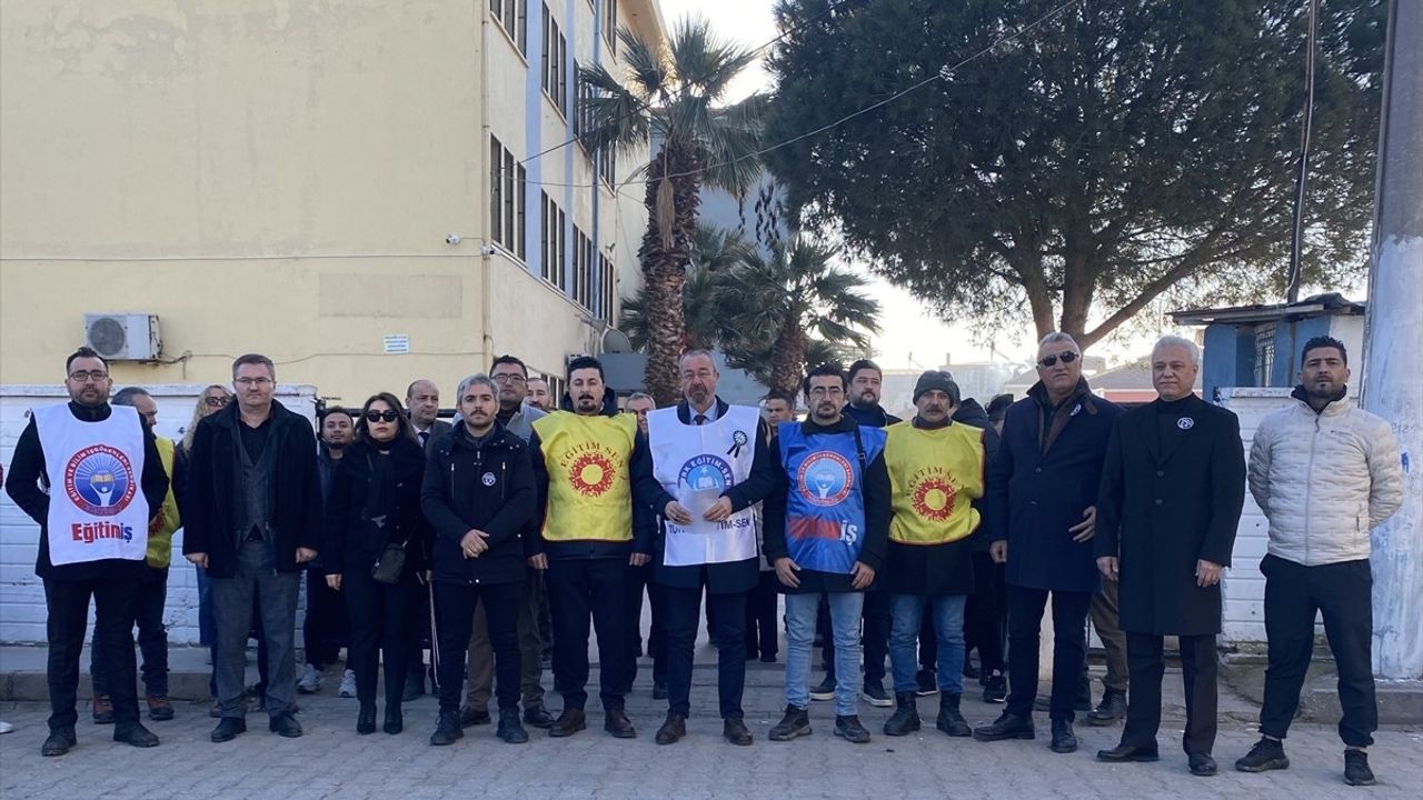 Manisa'da Öğretmen Darbı: İki Kişi Tutuklandı