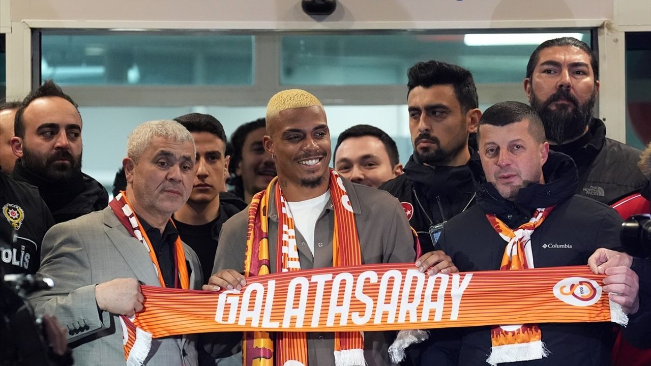 Mario Lemina İstanbul'a Geldi: Galatasaray ile Transfer Görüşmeleri Başladı