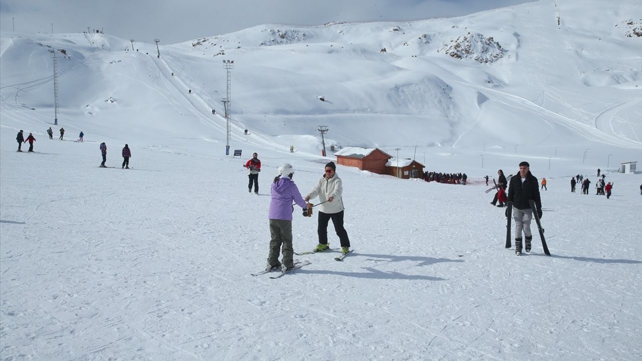 Mergabütan Kayak Merkezi'nde Pistler Kapılarını Açtı