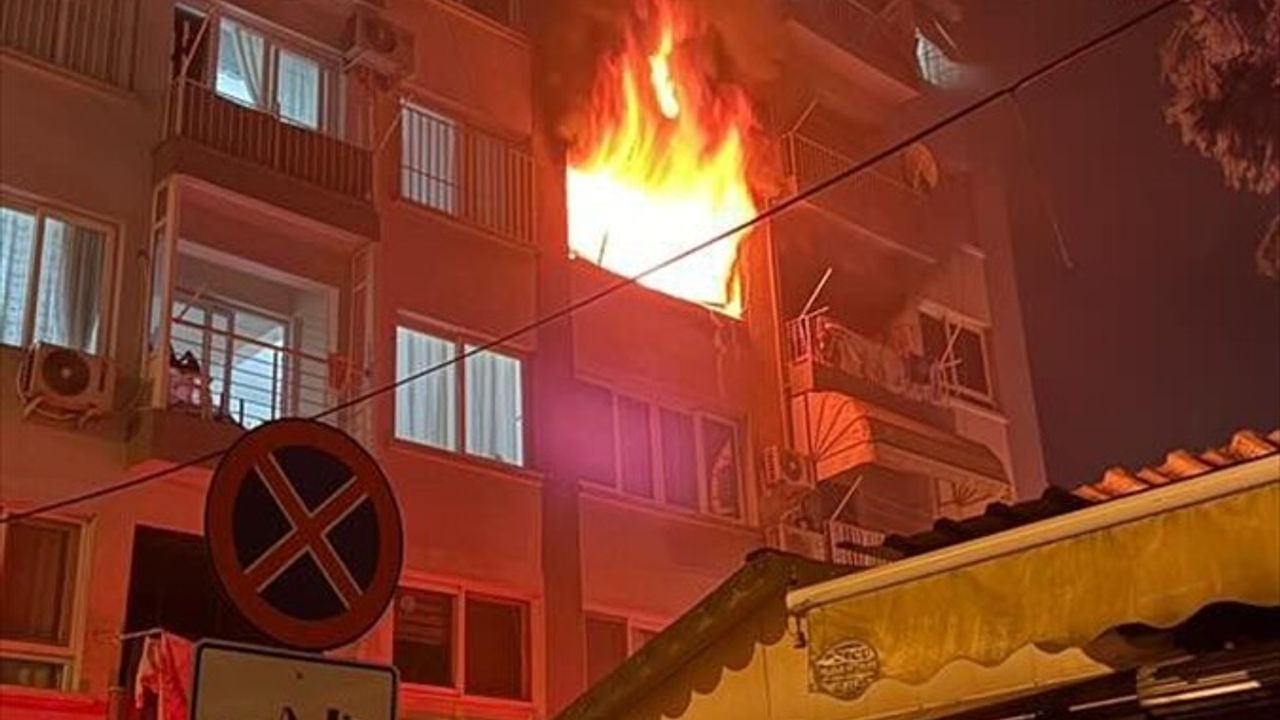 Mersin'de Gece Yangını: 1 Kişi Hayatını Kaybetti