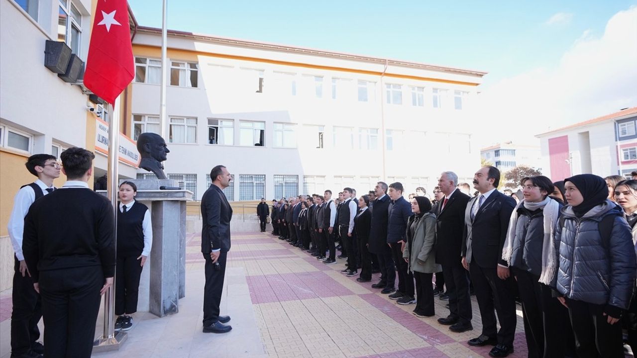 Milli Eğitim Bakanı Tekin Aksaray'da Bayrak Törenine Katıldı