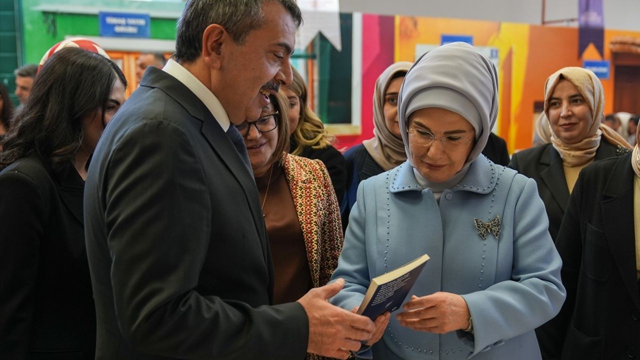 Milli Eğitim Bakanı Tekin, Kitap ve Kültür Günleri'nde Yeni Müfredatı Tanıttı