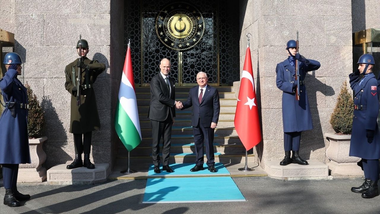 Milli Savunma Bakanı Güler, Macar Mevkidaşı ile Görüştü