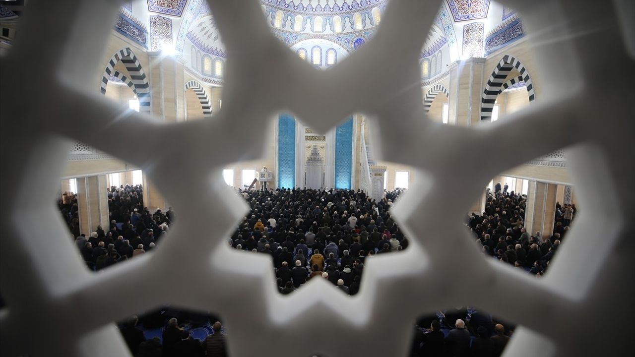 Muş'ta İmam-ı Şafii Camii İbadete Açıldı