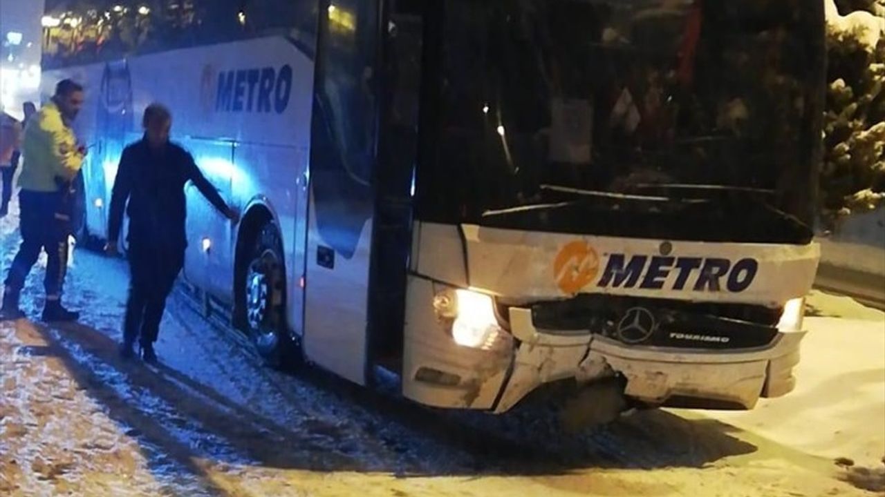 Nevşehir'de Otobüs ve Otomobil Çarpıştı