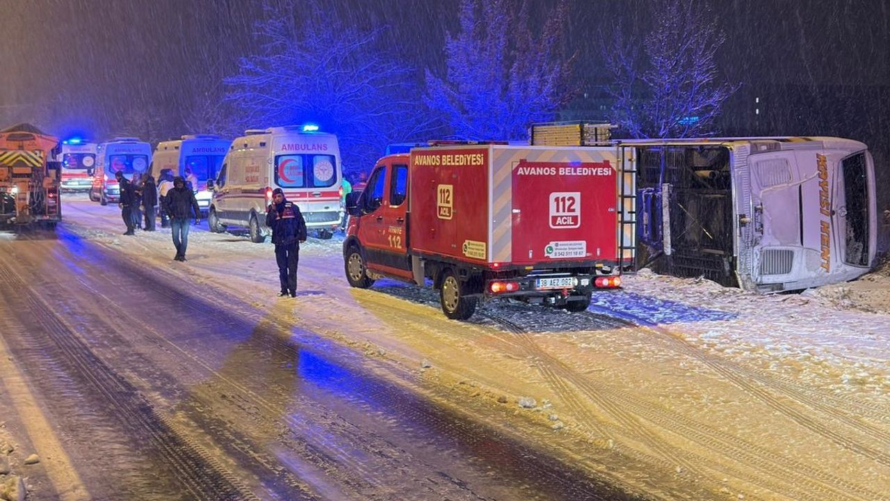 Nevşehir'de Yolcu Otobüsü Devrildi, 5 Yaralı