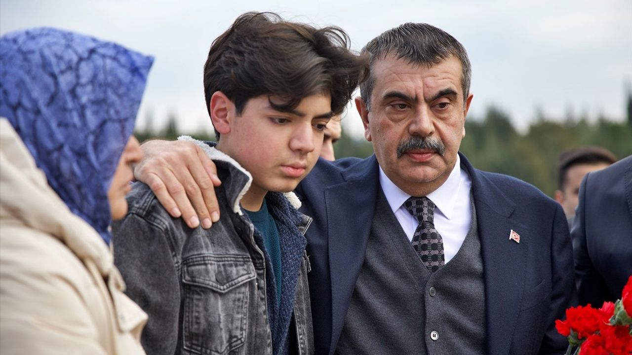 Osmaniye'de Deprem Şehitleri Anıldı