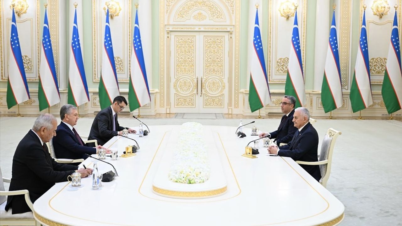 Özbekistan Cumhurbaşkanı Mirziyoyev, TDT Aksakallar Konseyi Başkanı Yıldırım ile Görüştü