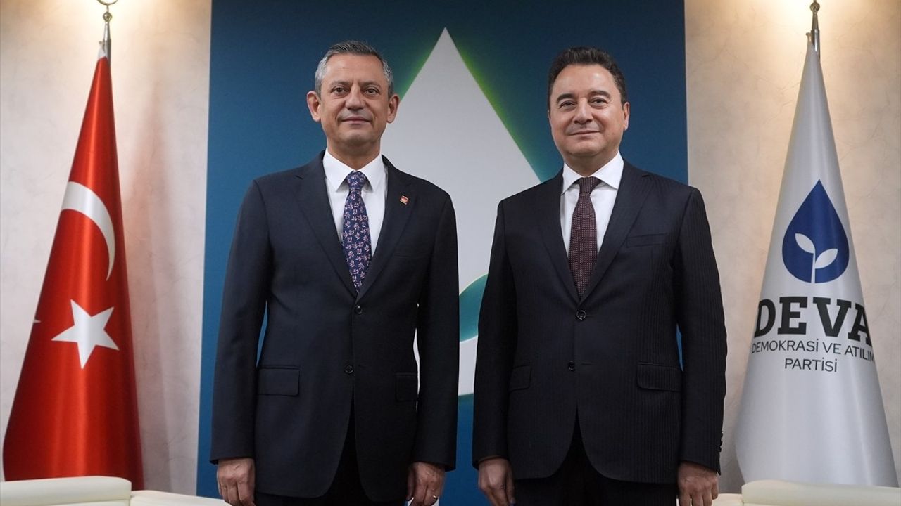 Özgür Özel, DEVA Partisi Lideri Ali Babacan'ı Ziyaret Etti