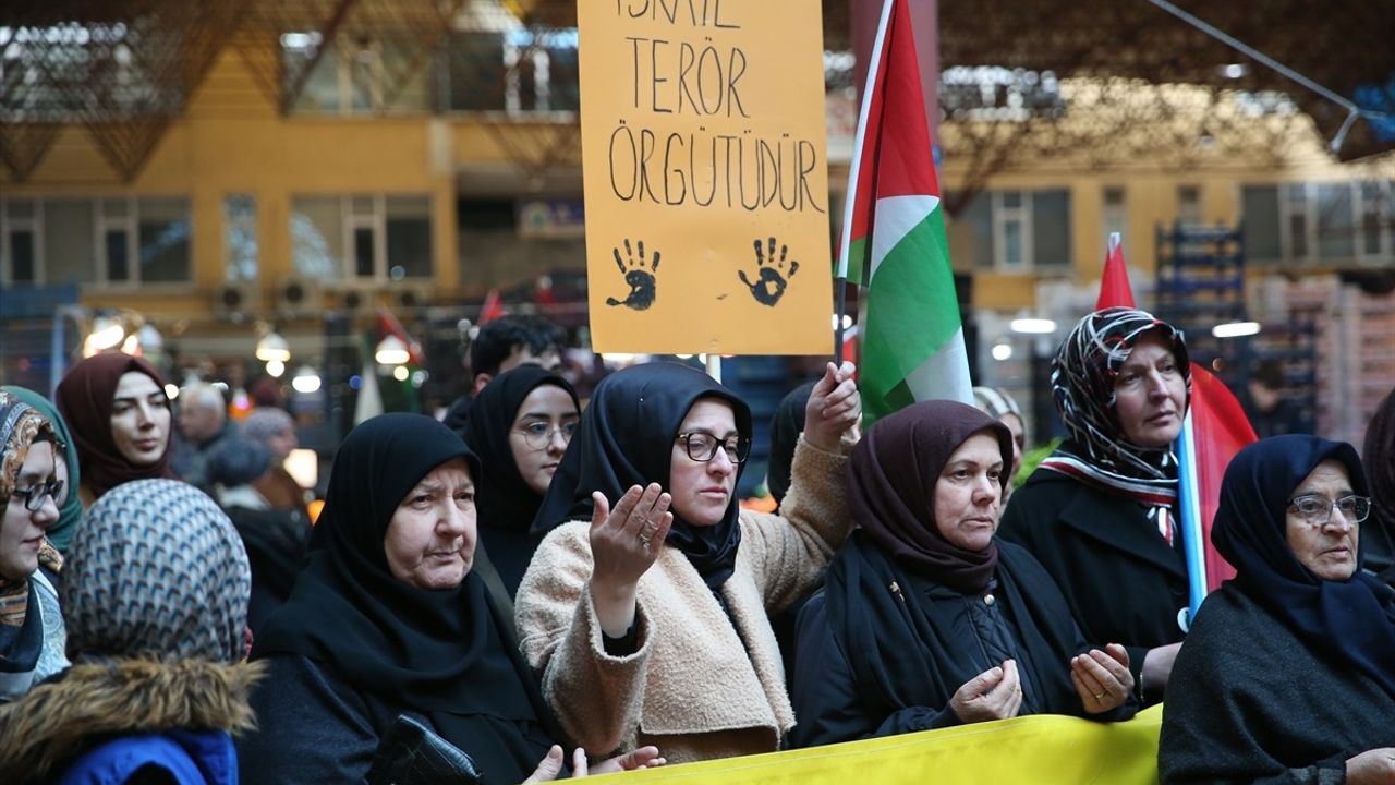 Sakarya'da Gazze'ye Destek Gösterisi Düzenlendi