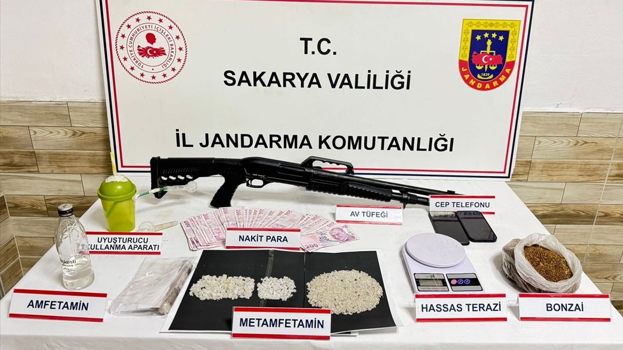 Sakarya'da Uyuşturucu Operasyonu: 2 Şüpheli Tutuklandı