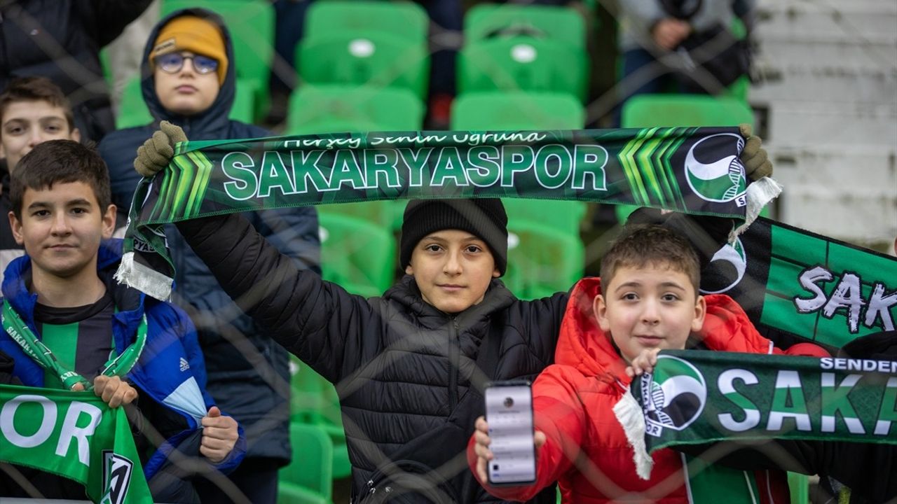 Sakaryaspor, Ahlatcı Çorum FK'yi 2-1 Yenerek Üst Sıralara Tırmandı