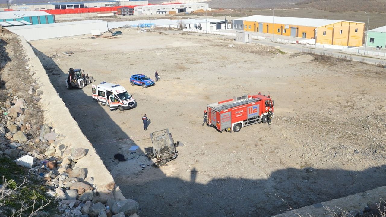 Samsun'da İstinad Duvarından Düşen Araçta Sürücü Hayatını Kaybetti