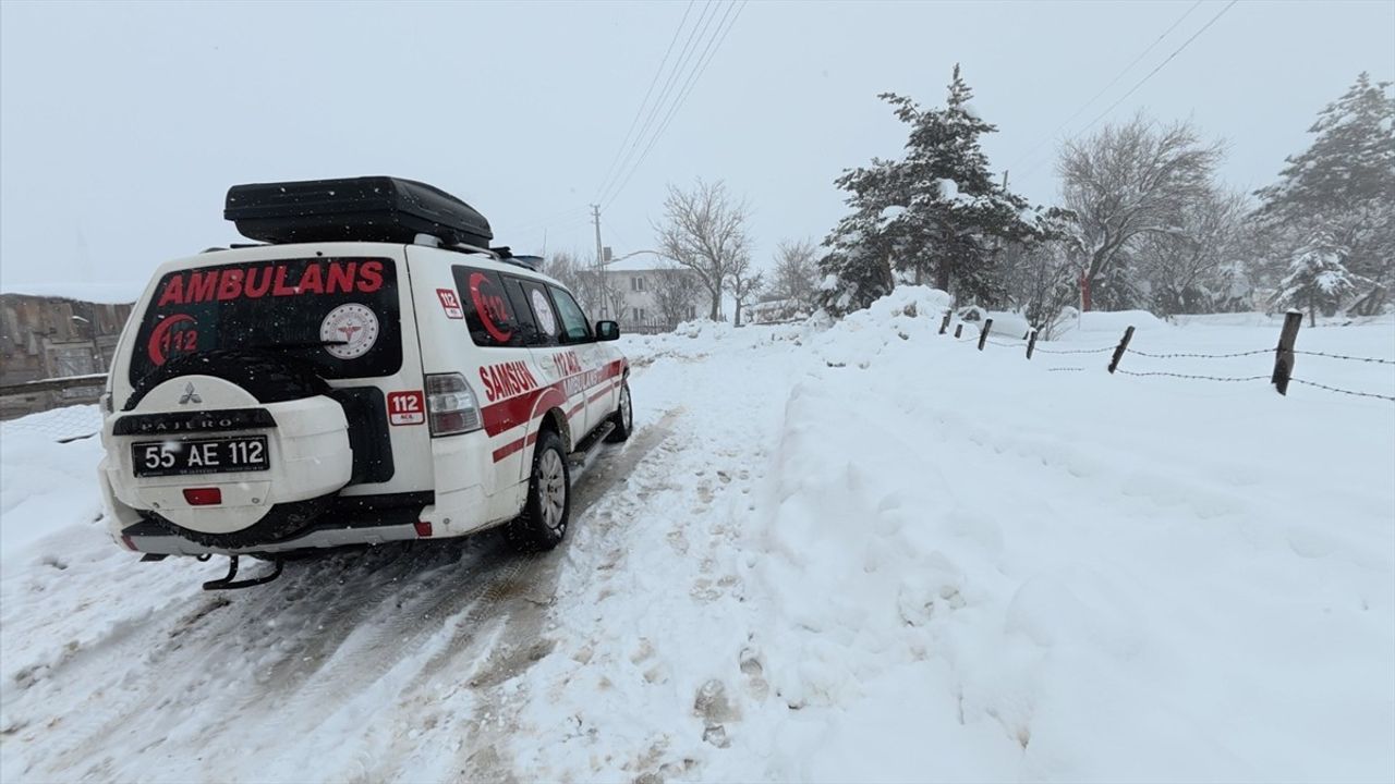 Samsun'da Karla Kaplı Yolda Bebek İçin UMKE Seferberliği