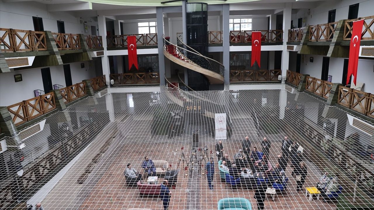 Samsun'da Yükümlüler Huzurevi Boyadı