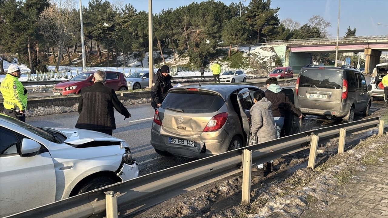 Samsun'da Zincirleme Trafik Kazası: 2 Yaralı