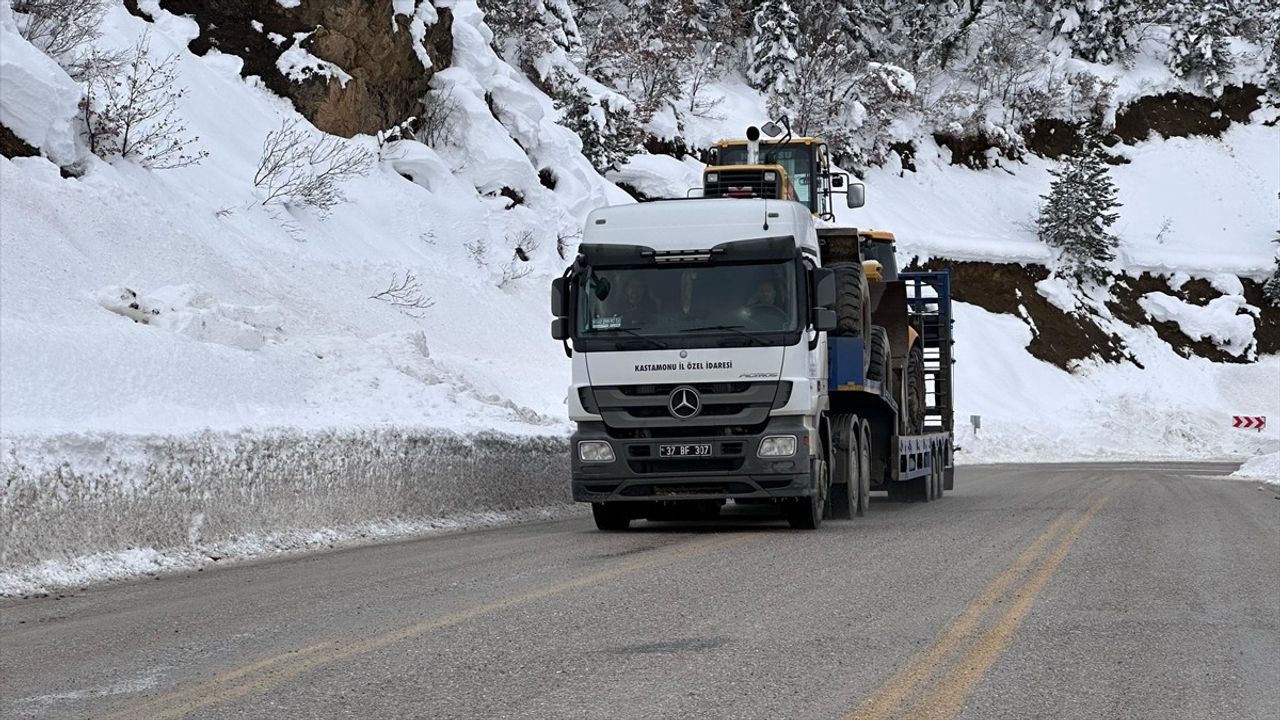 Samsun ve Kastamonu'da Kar Engeli: 364 Yerleşim Birimi Ulaşıma Kapalı