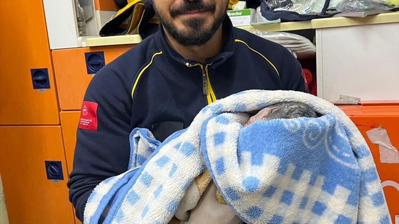 Şanlıurfa'da Ambulans Doğumları: İki Bebek, Sağlık Çalışanının İsmini Aldı