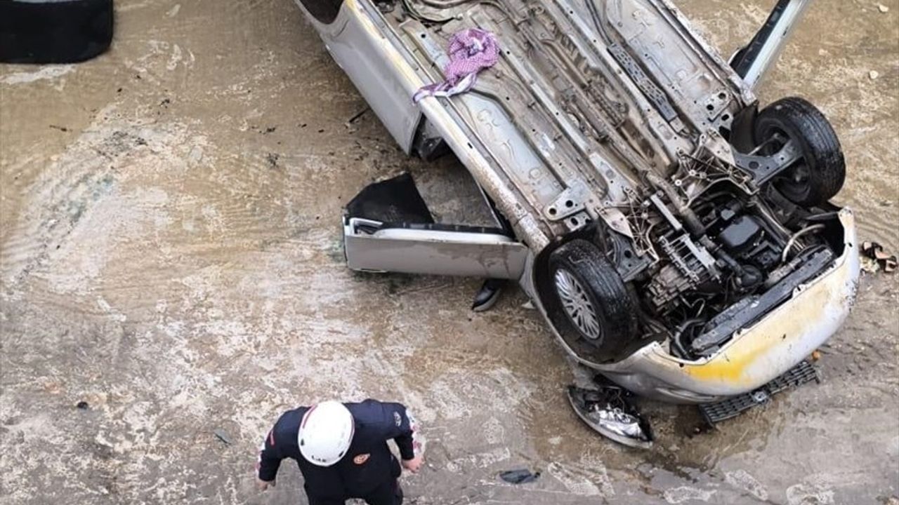 Şanlıurfa'da Otomobil Dere Yatağına Düşerek Yaralanmalara Sebep Oldu