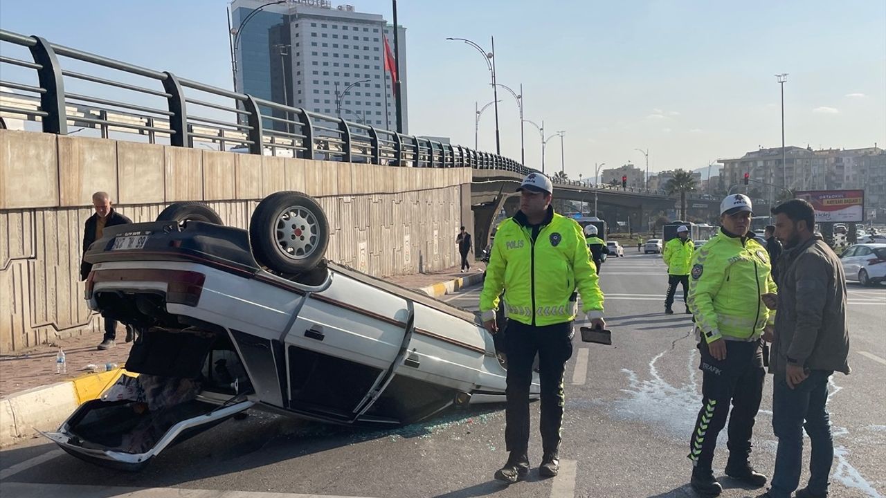 Şanlıurfa'da Otomobil Devrildi, 5 Kişi Yaralandı