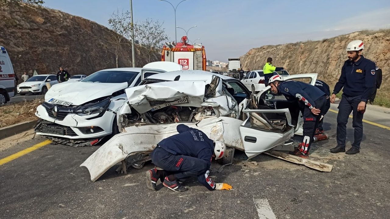 Şanlıurfa'da Zincirleme Trafik Kazası Görüntülendi