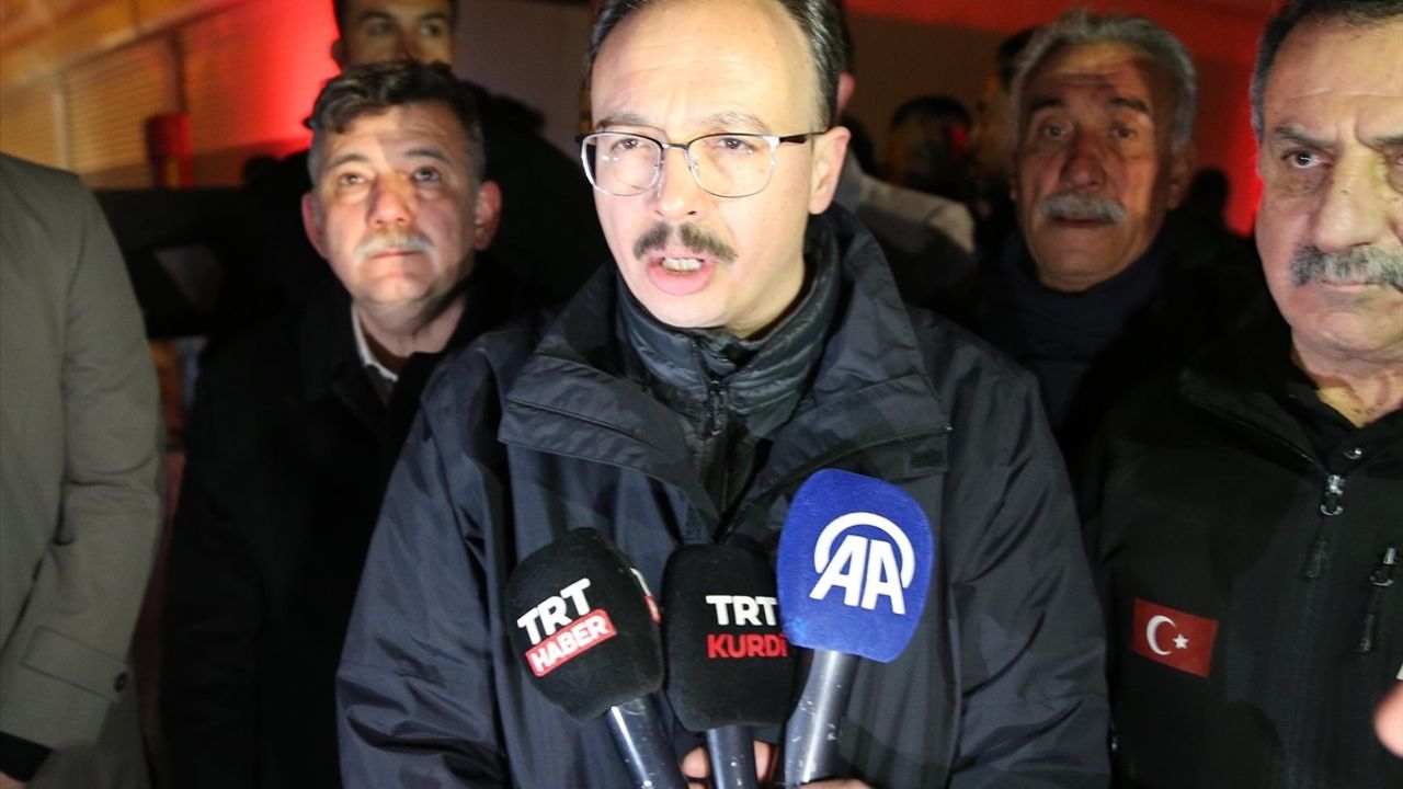 Siirt'te 10 Katlı Binada Yangın: 20 Kişi Dumandan Etkilendi