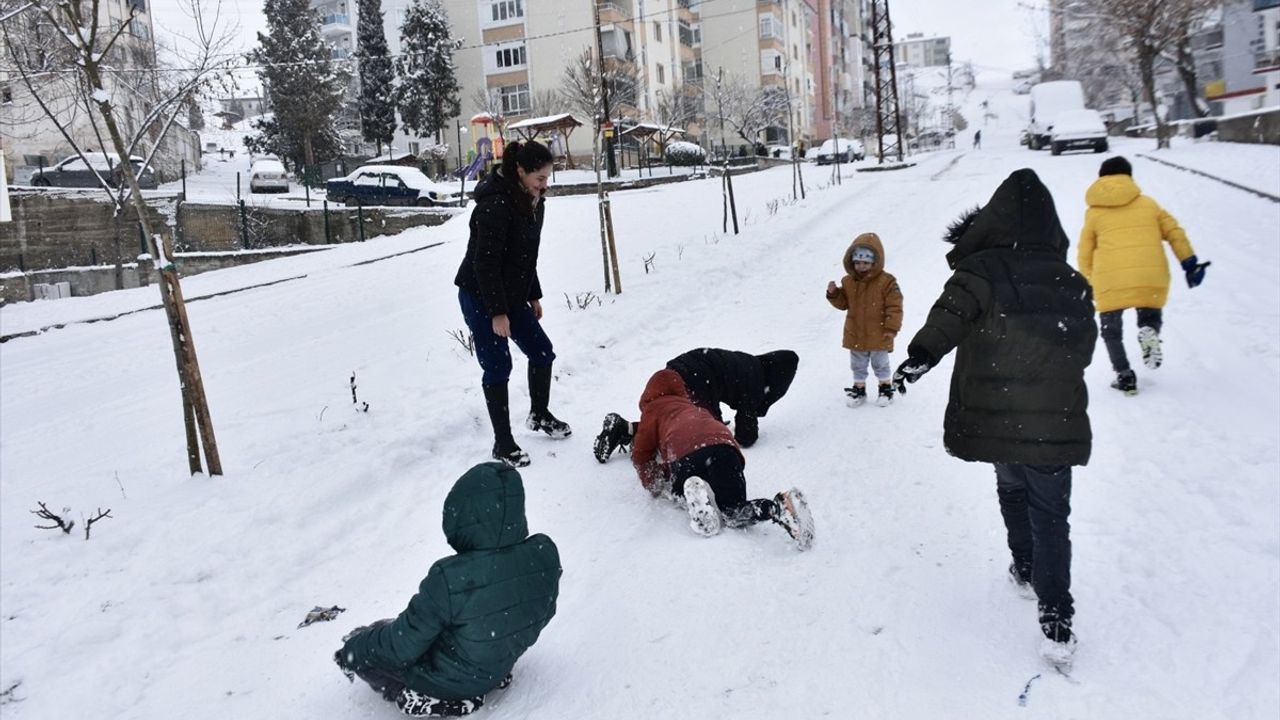 Sinop'ta Kar Yağışı Ulaşımı Olumsuz Etkiliyor