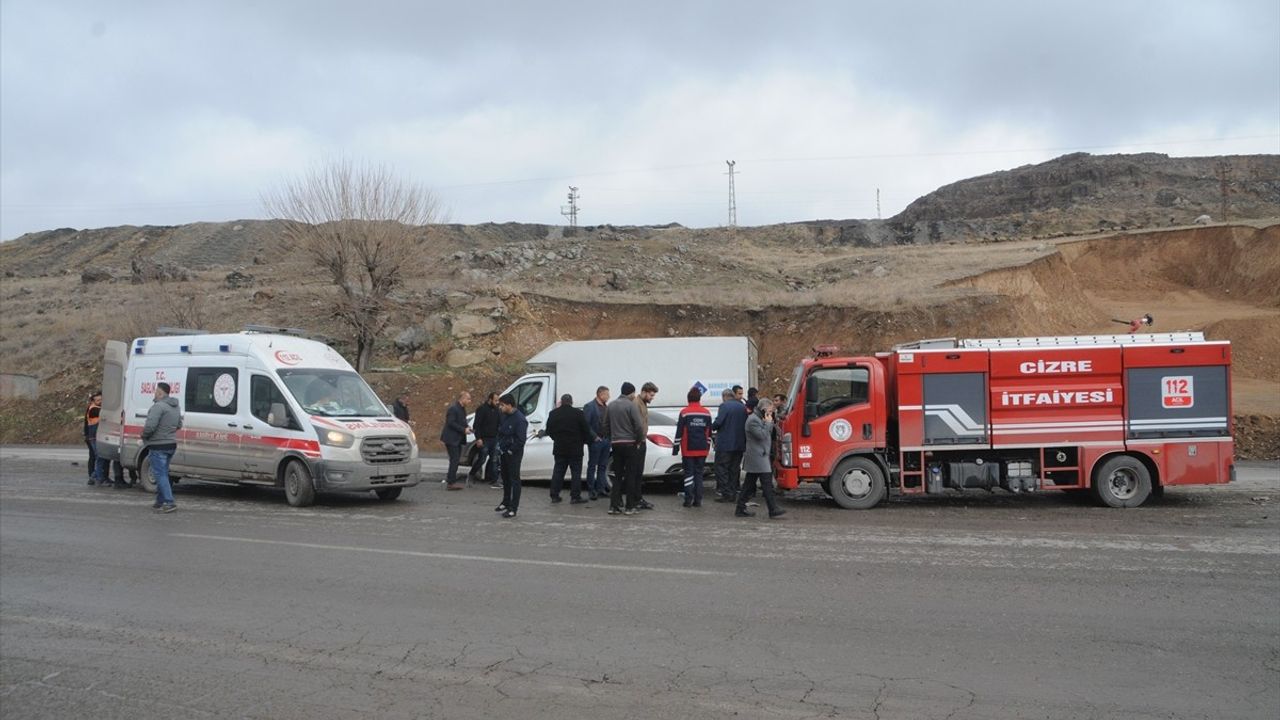 Şırnak'ta Otomobil ve Kamyonet Çarpıştı: 5 Yaralı