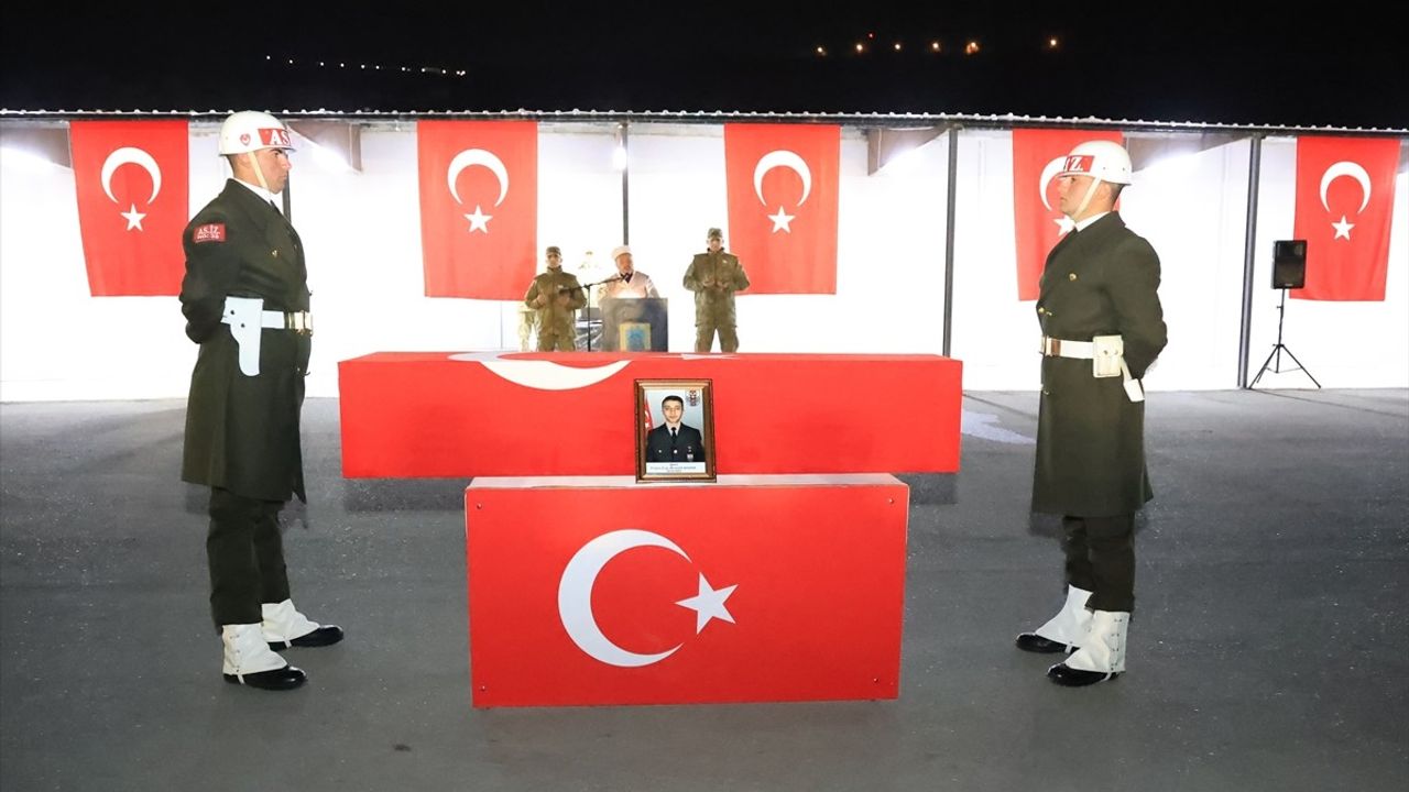 Şırnak'ta Şehit Olan Piyade Uzman Çavuş Mustafa Bazna'nın Cenazesi Düzce'de Defnedildi