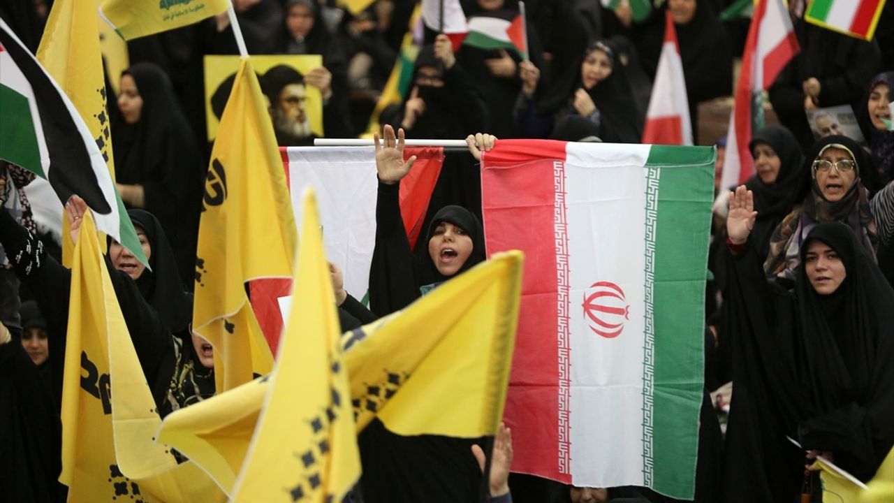Tahran'da Hizbullah Liderlerine Anma Töreni Düzenlendi