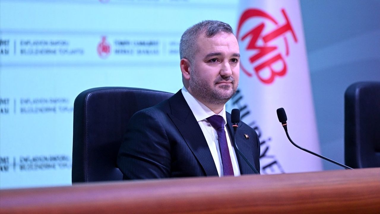 TCMB Başkanı Fatih Karahan Faiz İndirimleri ve Enflasyon Üzerine Açıklamalarda Bulundu