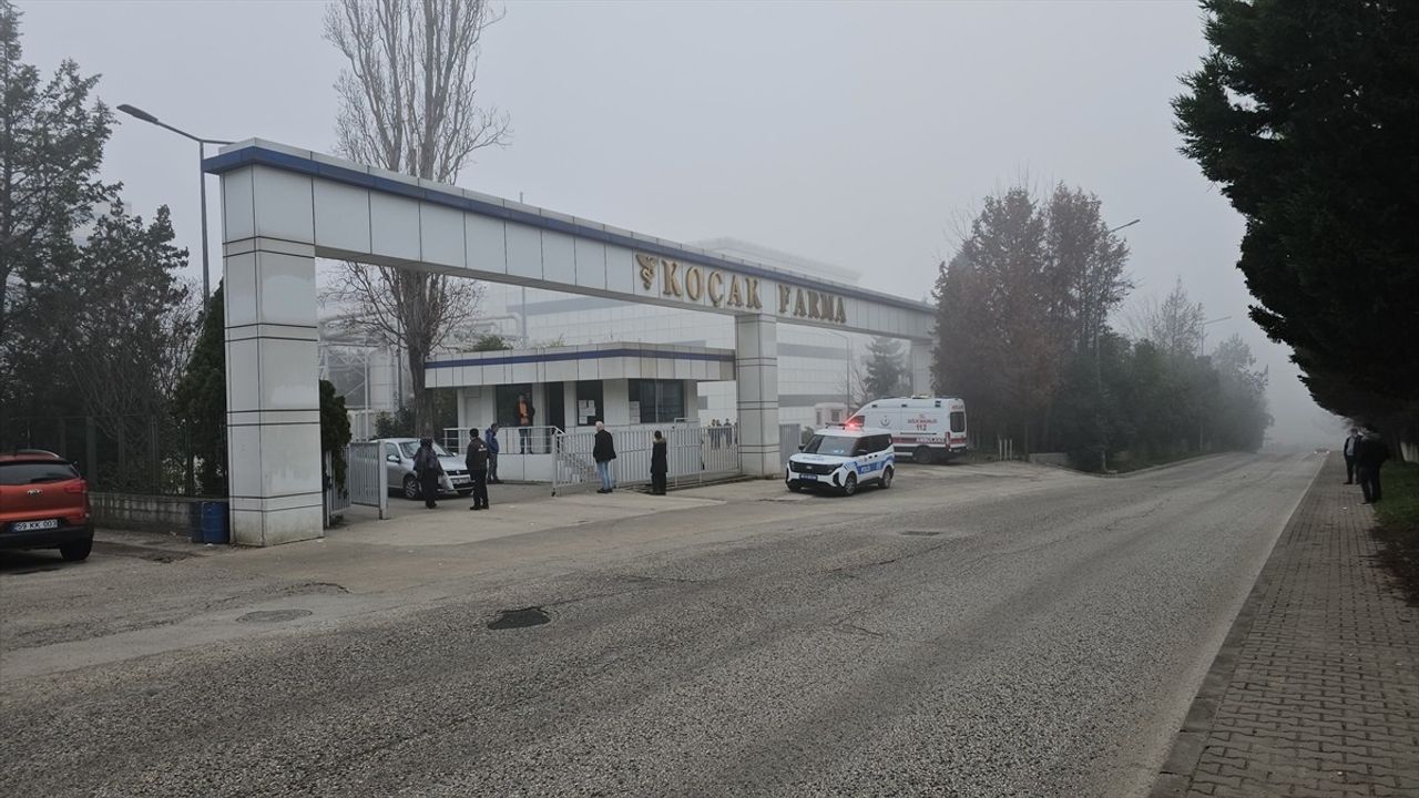 Tekirdağ'da İlaç Fabrikasında Patlama: 3 İşçi Hastaneye Kaldırıldı