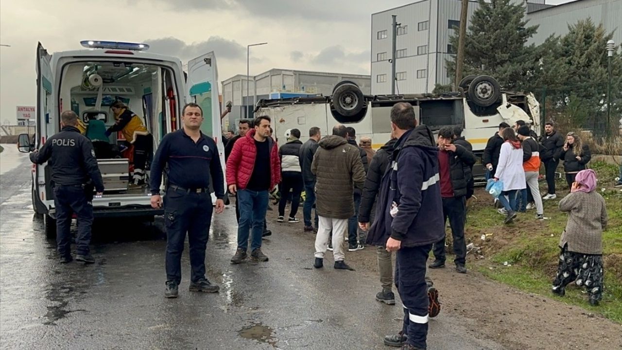 Tekirdağ'da İşçi Taşıyan Midibüs Devrildi: 25 Yaralı