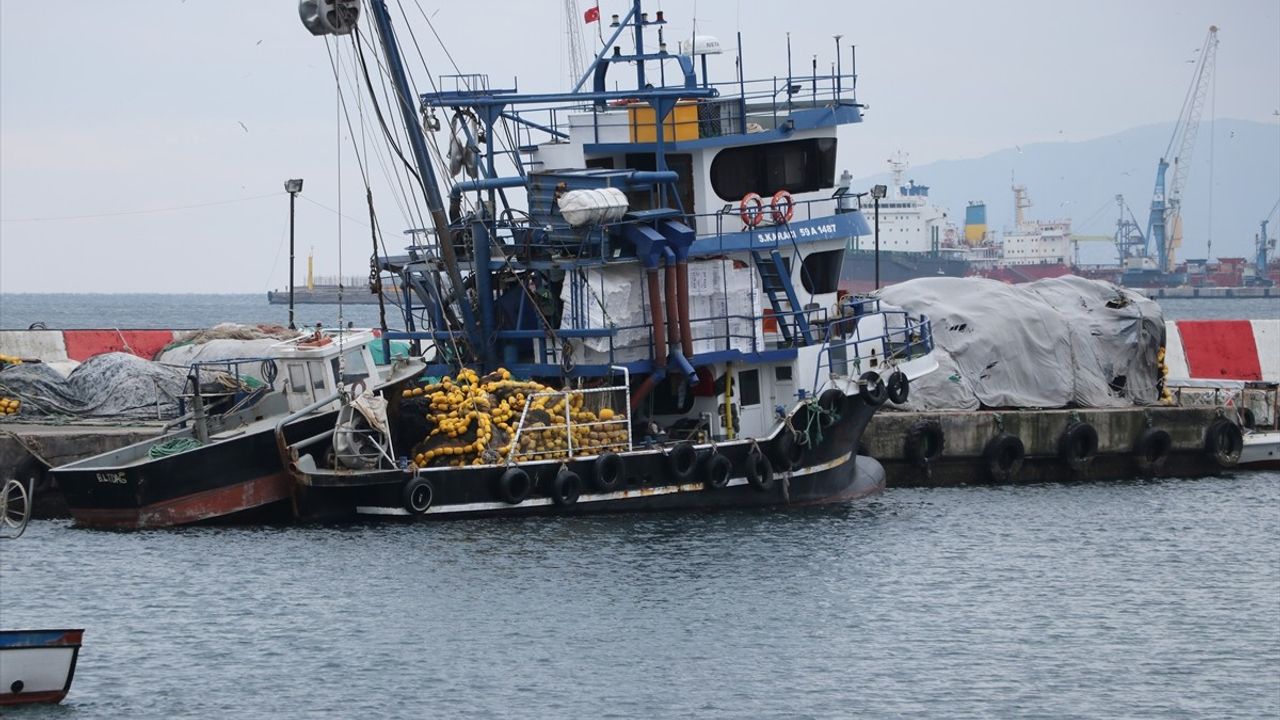 Tekirdağ'da Poyraz Deniz Ulaşımını Olumsuz Etkiliyor