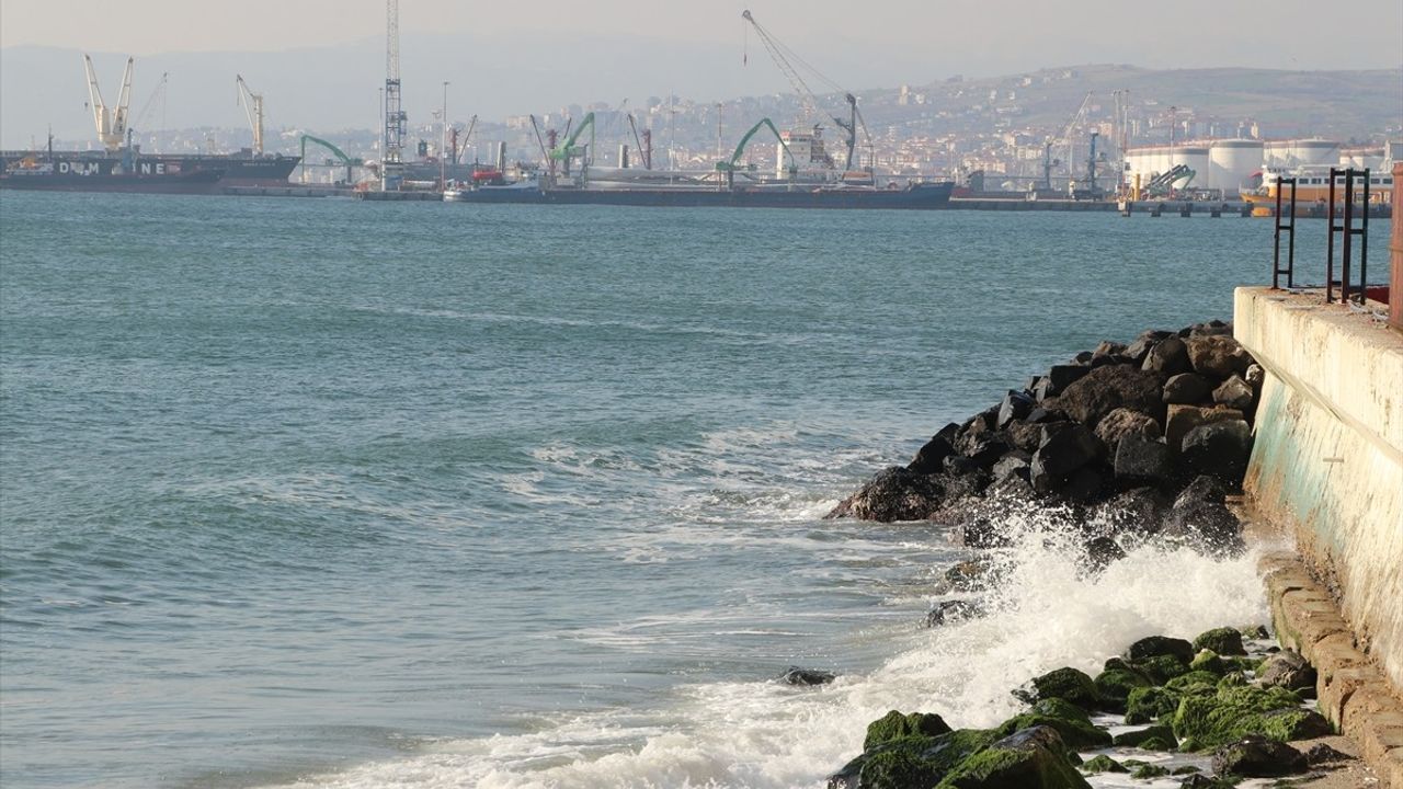 Tekirdağ'da Poyrazın Etkisi Deniz Ulaşımını Zorlaştırıyor