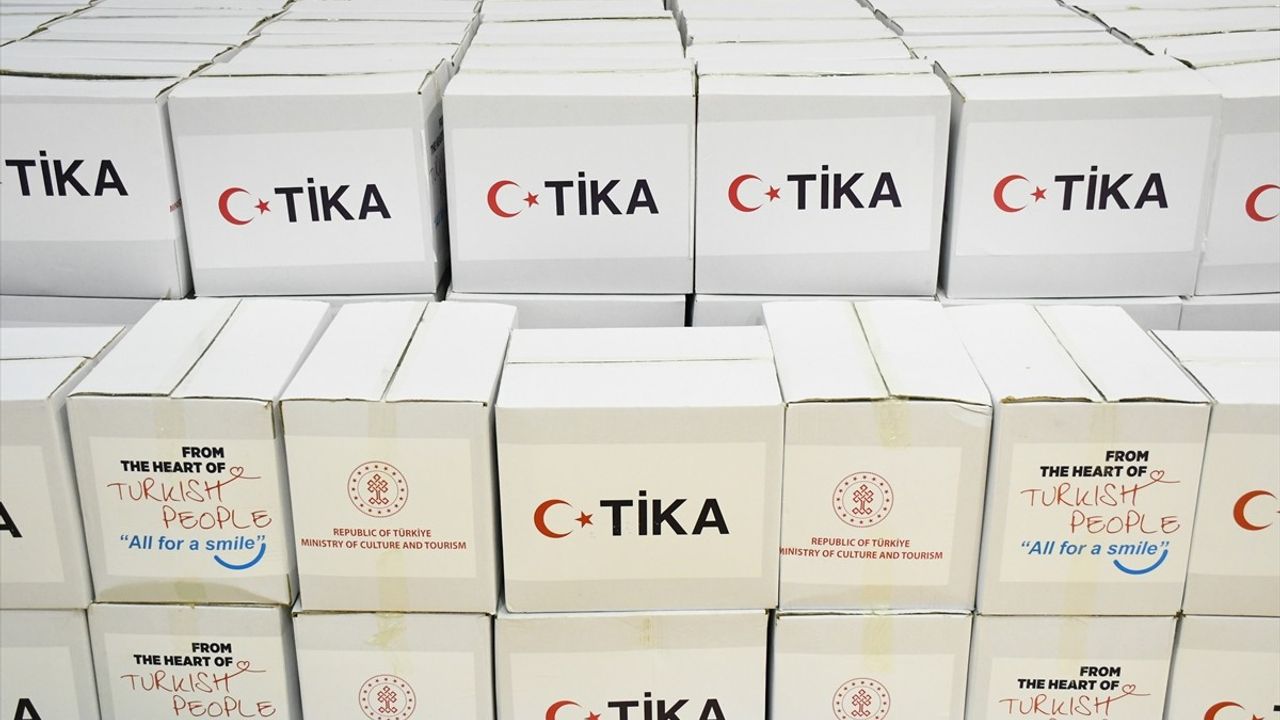 TİKA'dan Arnavutluk'taki Yetim Ailelere Gıda Yardımı