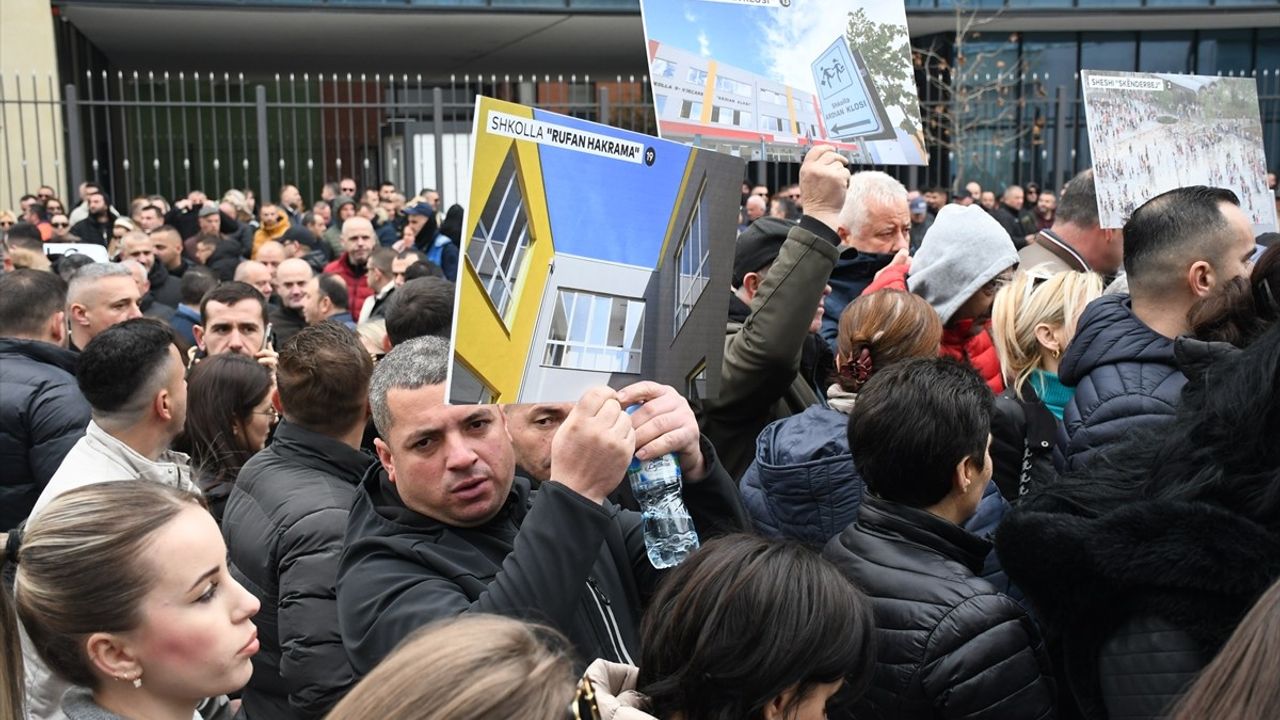 Tiran Belediye Başkanı Erion Veliaj'ın Gözaltı Süresi Uzatıldı