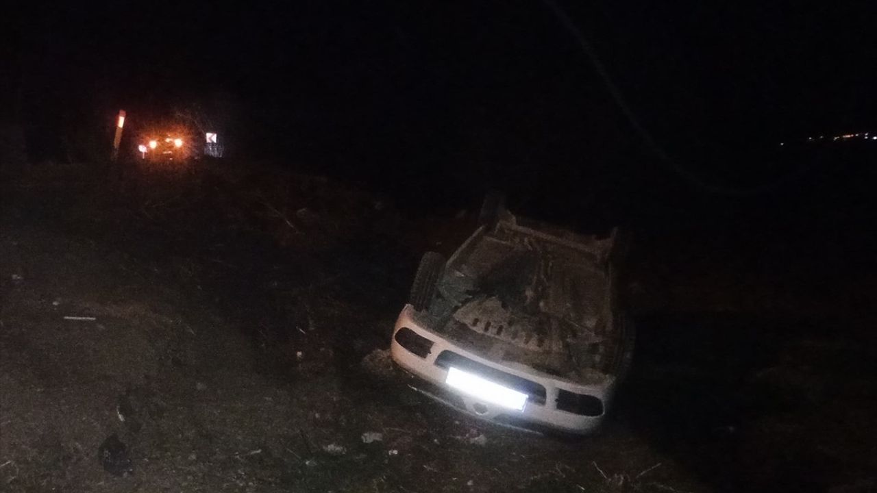 Tokat'ta Tarlaya Devrilen Otomobilde 3 Yaralı