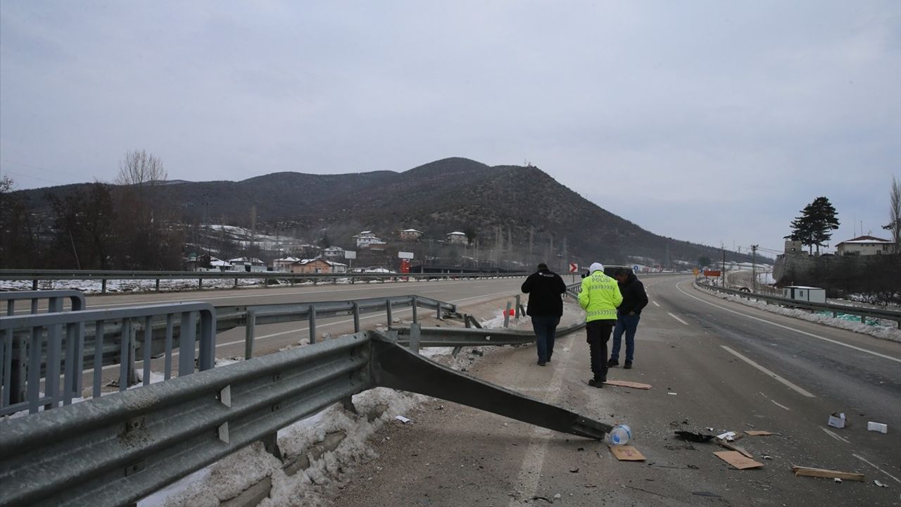 Tokat'ta Trafik Kazası: İki Kişi Yaralandı