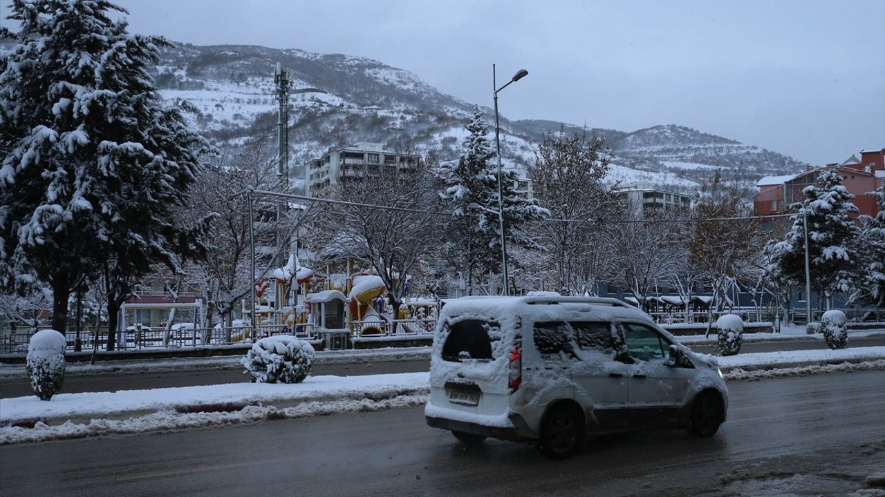 Tokat'ta Yoğun Kar Yağışı Etkisini Gösteriyor