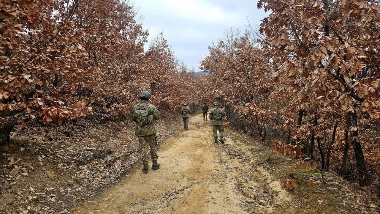 Türk Askeri Kosova'da Güvenliği Sağlama Faaliyetlerine Devam Ediyor