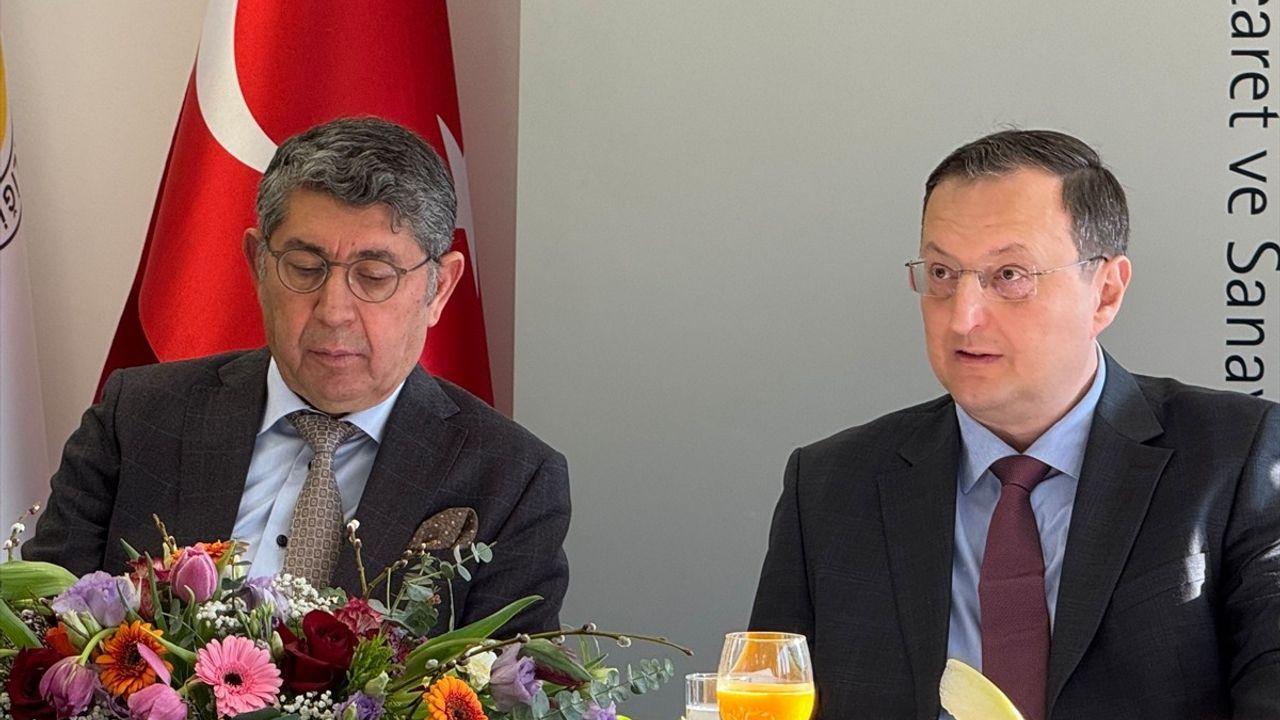 Türkiye'nin Berlin Büyükelçisi Gökhan Turan, Türk-Alman Ticaret ve Sanayi Odası'nı Ziyaret Etti