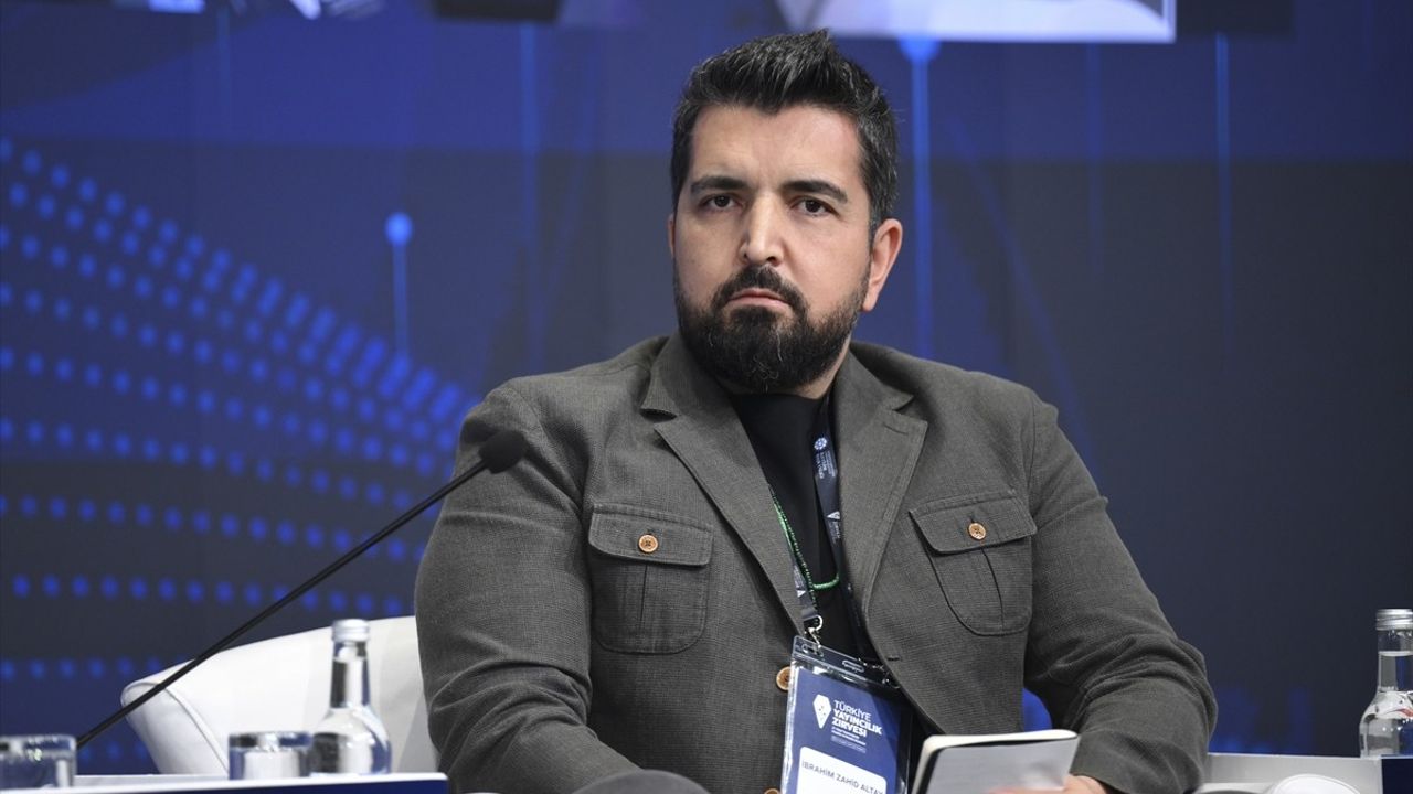 Türkiye Yayıncılık Zirvesi'nde Dijitalleşme ve Okuma Kültürü Tartışıldı