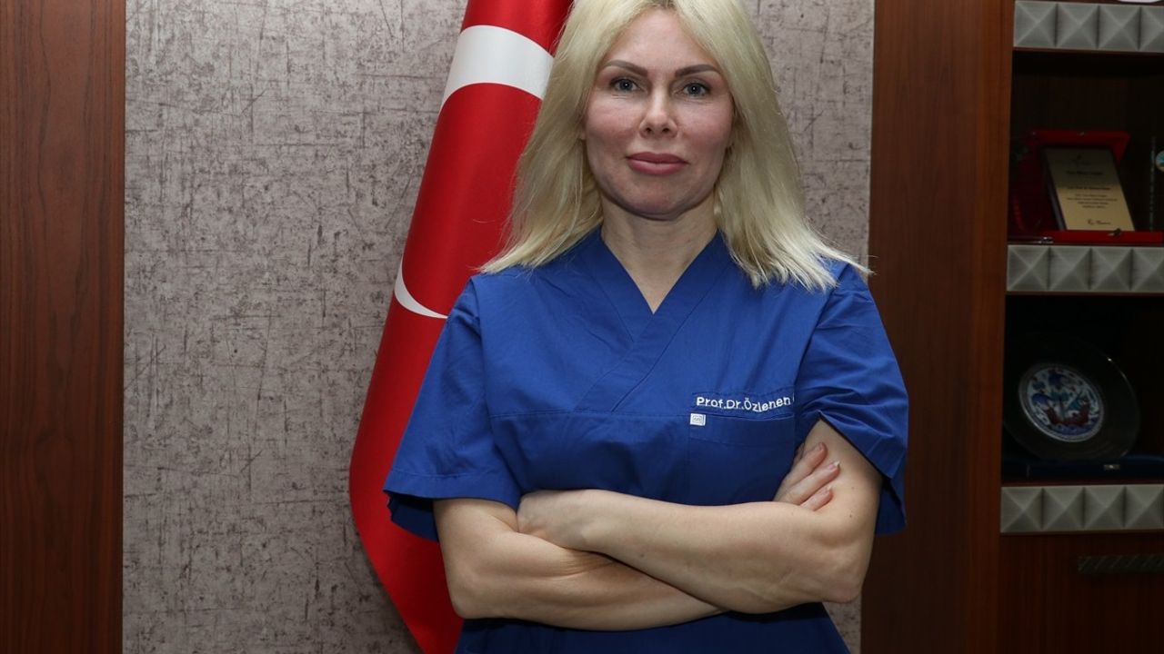 Ukraynalı Çocuk Myhailo, Antalya'da 15 Ameliyatla Göz Kapaklarına Kavuştu