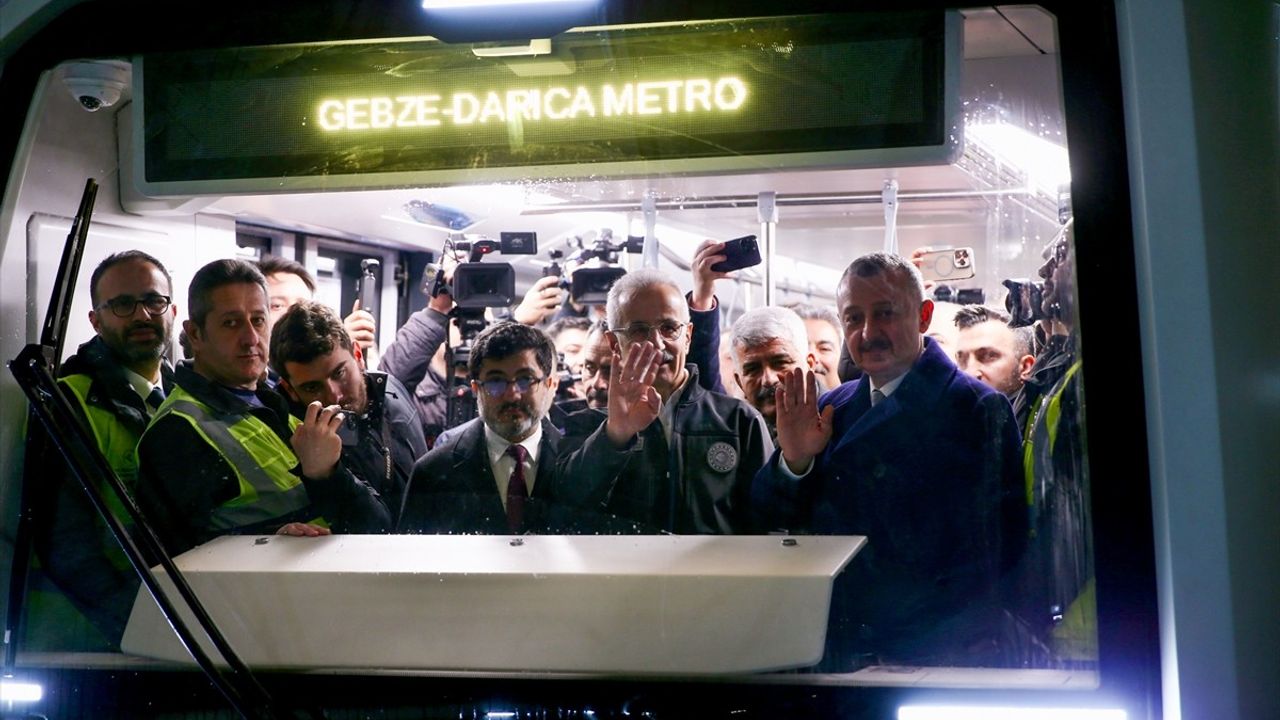 Ulaştırma Bakanı Uraloğlu'ndan Gebze-Darıca Metro Hattı Açıklamaları