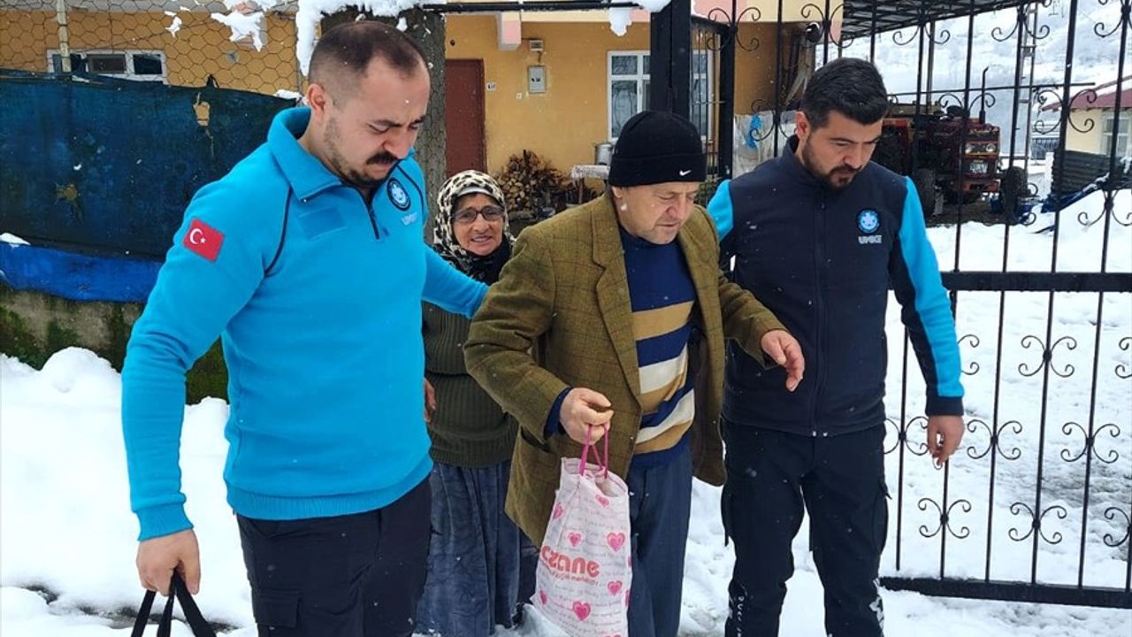 UMKE Ekibi, Kar Yağışı Nedeniyle Diyaliz Hastasını Hastaneye Ulaştırdı