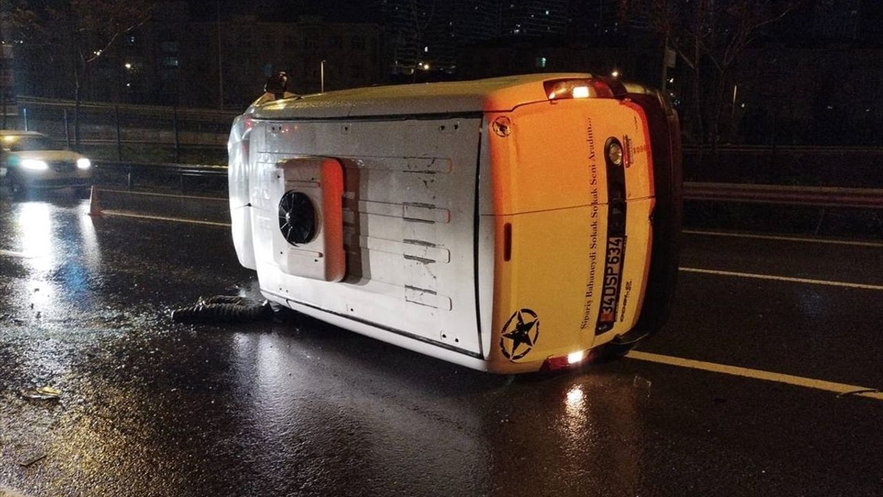 Üsküdar'da Devrilen Hafif Ticari Araç Sonucu Yaralı