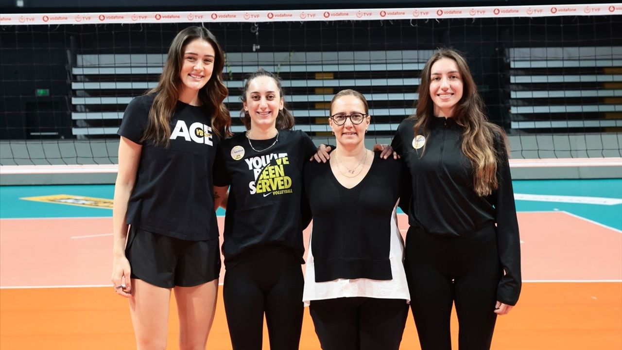 VakıfBank, Üç Oyuncusuyla Sözleşme Yeniledi